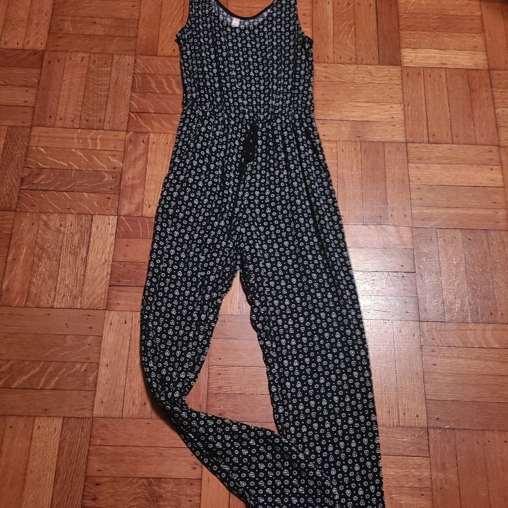One piece jumpsuit. Nwt - Picture 2 of 4